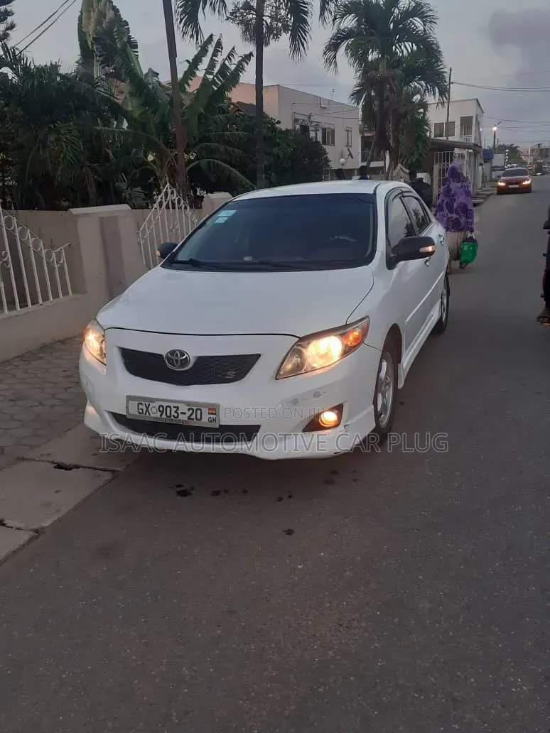 Toyota Corolla 2010 White