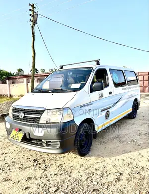 Toyota HiAce 2007 White