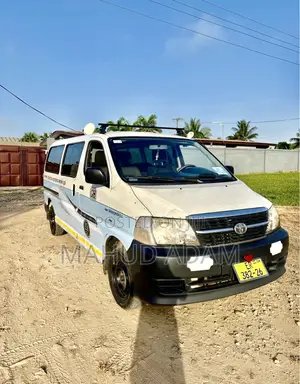 Toyota HiAce 2007 White
