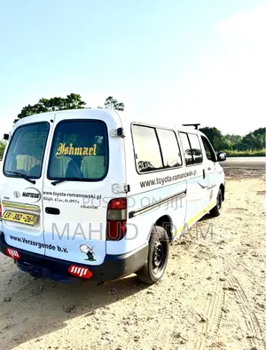Toyota HiAce 2007 White