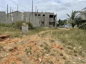 Half Plot of Land for Sale at Sakumono