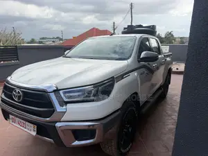 Toyota Hilux 2024 White