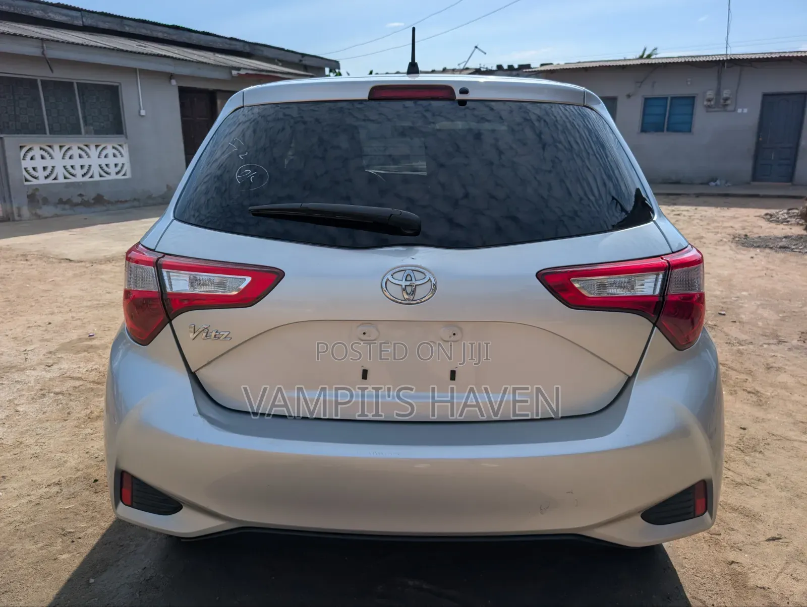 Toyota Vitz 2018 Silver