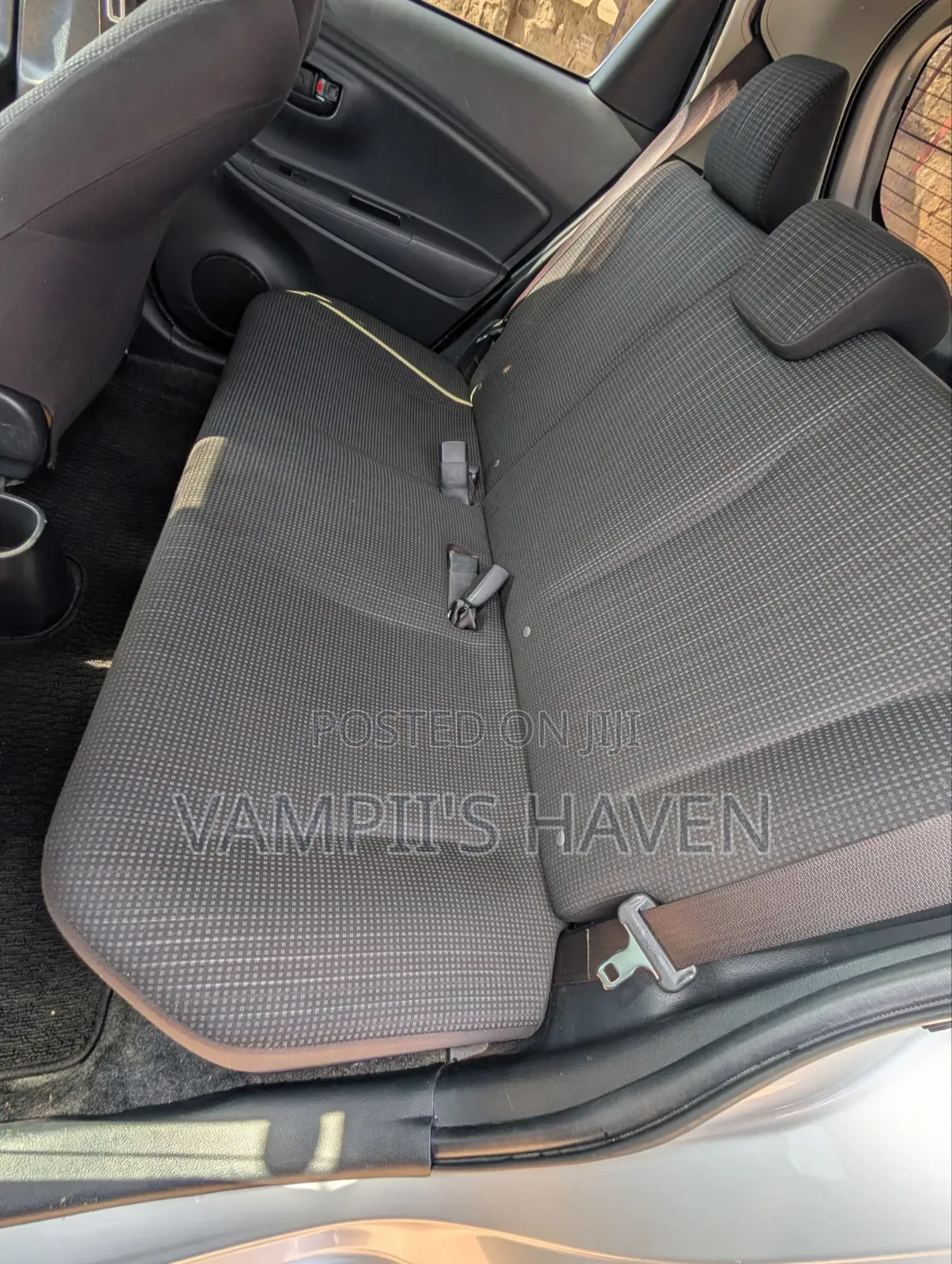 Toyota Vitz 2018 Silver