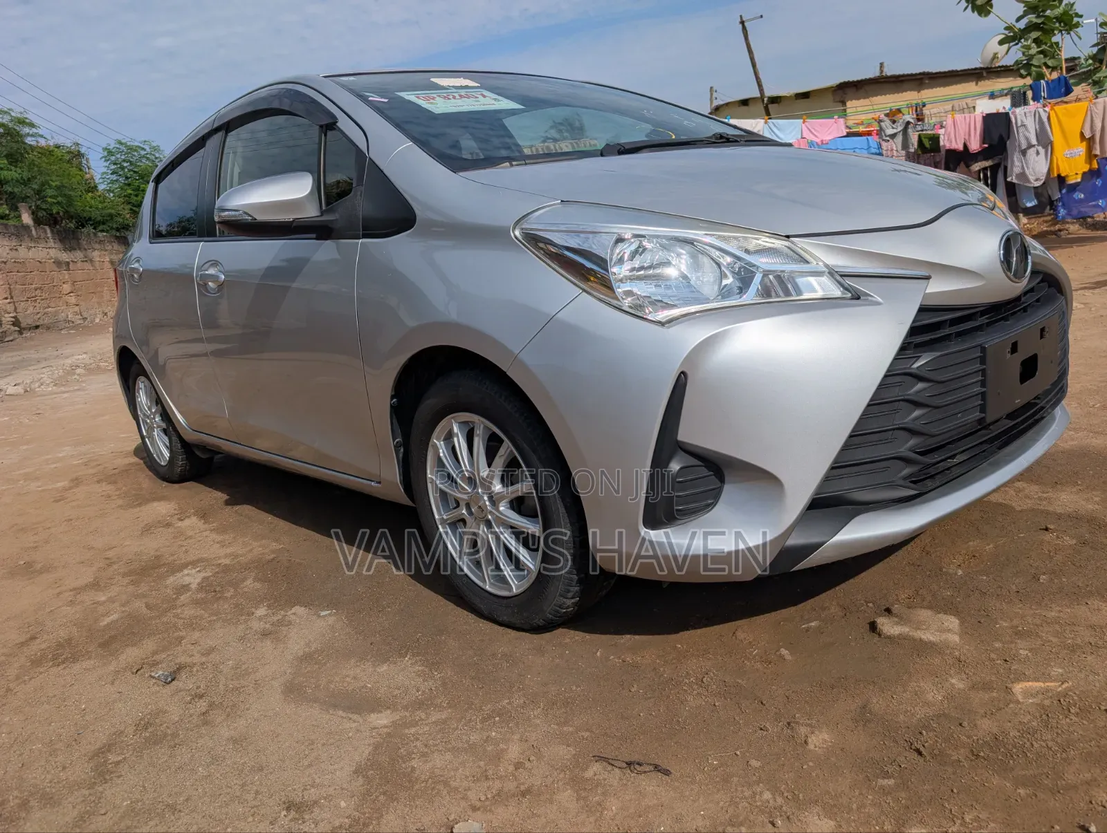 Toyota Vitz 2018 Silver