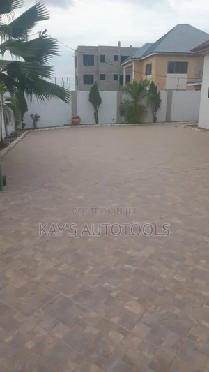 4bdrm House in Community 25 for sale