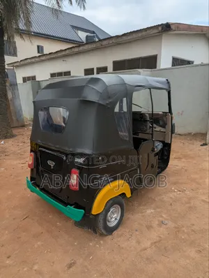 Bajaj RE 2025 Black