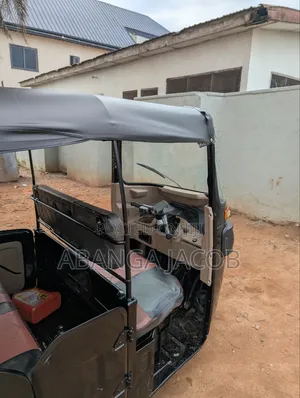 Bajaj RE 2025 Black