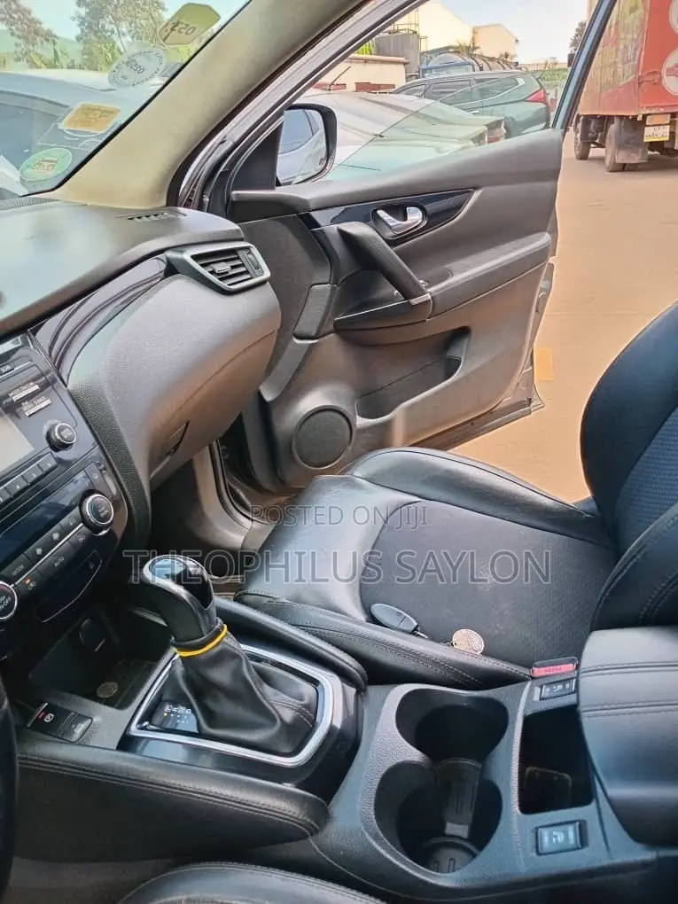 Nissan Qashqai 2017 Gray