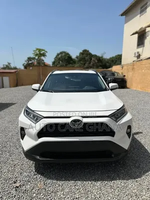 Toyota RAV4 XLE 2021 White