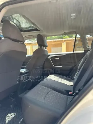 Toyota RAV4 XLE 2021 White