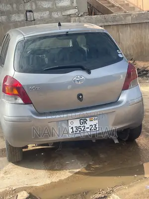 Toyota Vitz 1.3 AWD 5dr 2010 Silver