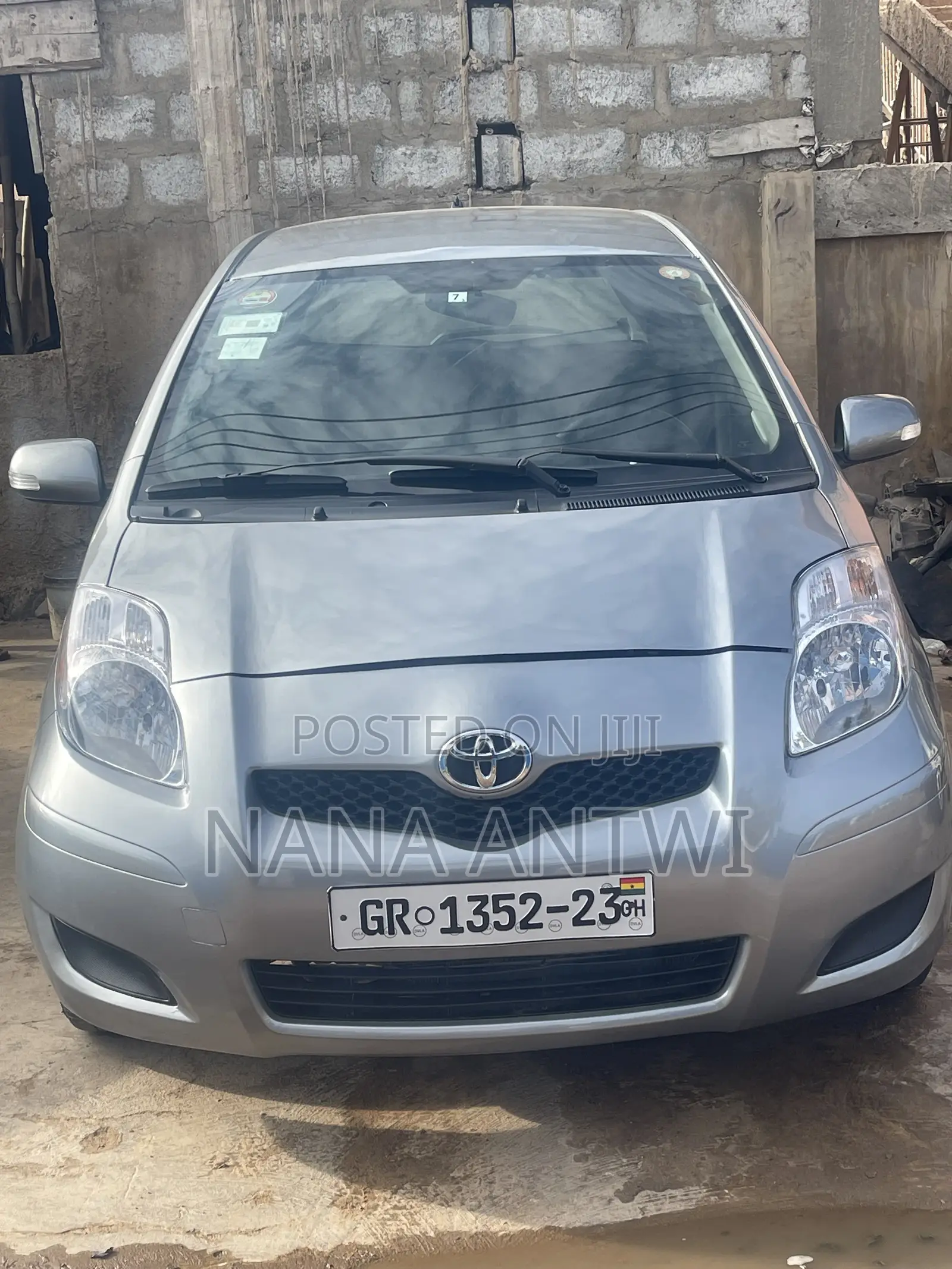 Toyota Vitz 1.3 AWD 5dr 2010 Silver