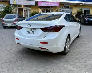 Hyundai Elantra GLS Sedan FWD (1.8L 4cyl 6M) 2013 Gray