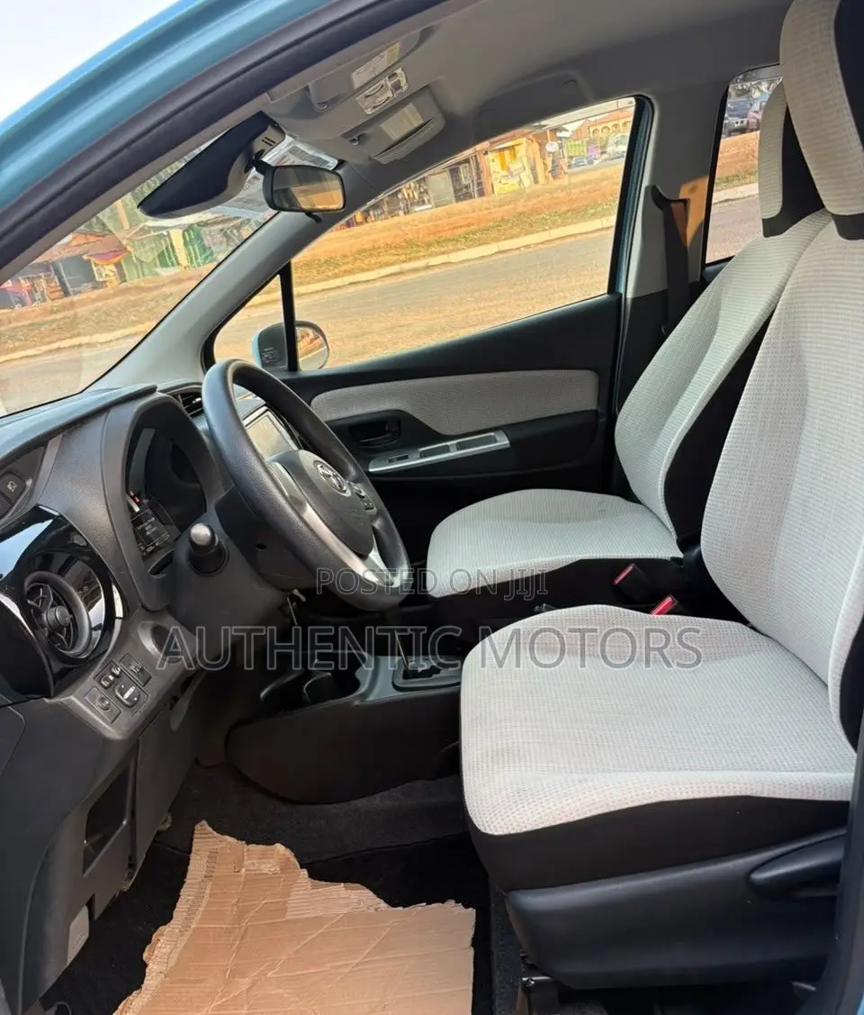 Toyota Vitz 2016 Blue