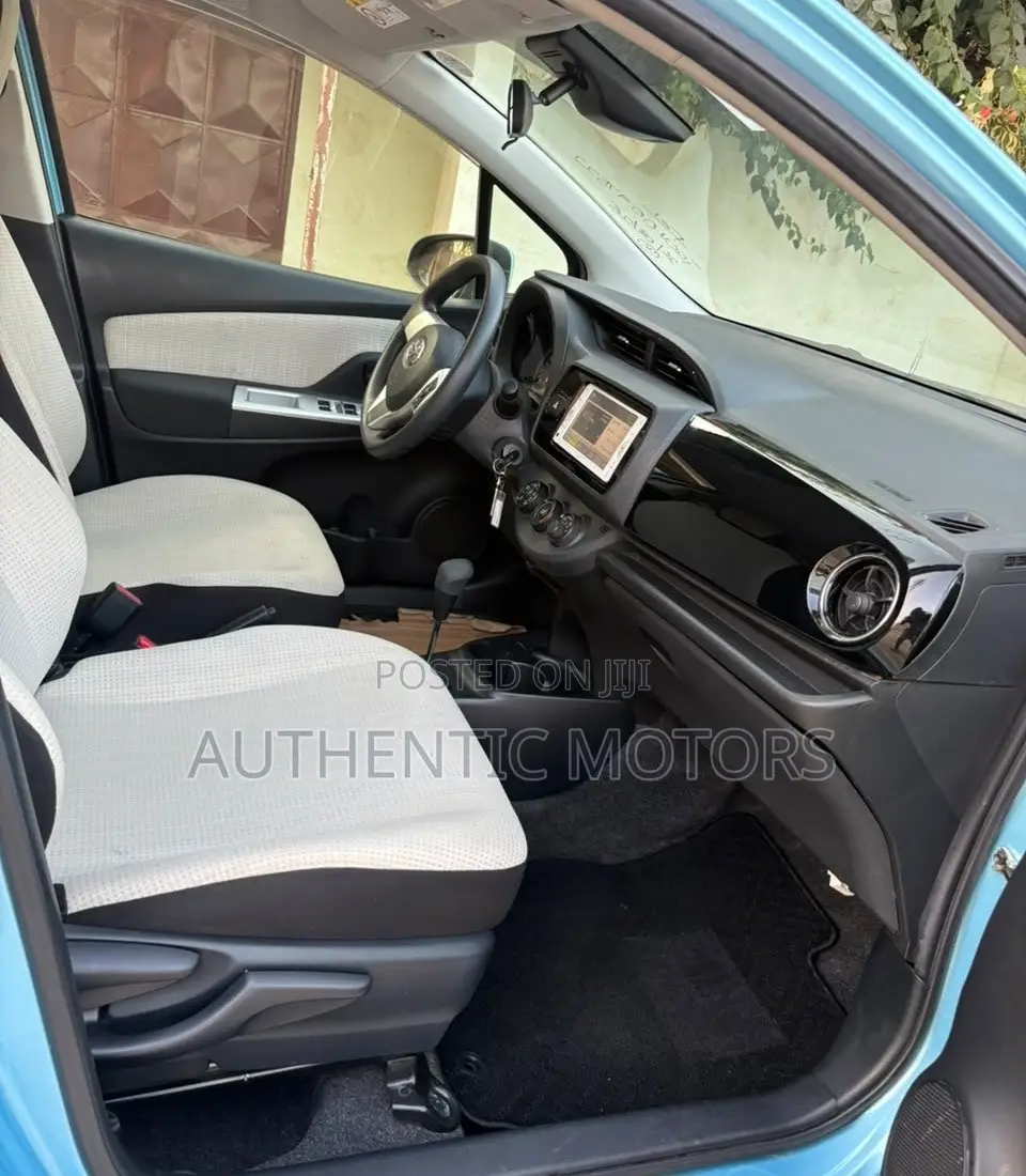 Toyota Vitz 2016 Blue
