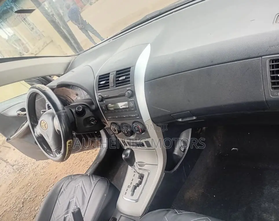 Toyota Corolla 2010 Gray