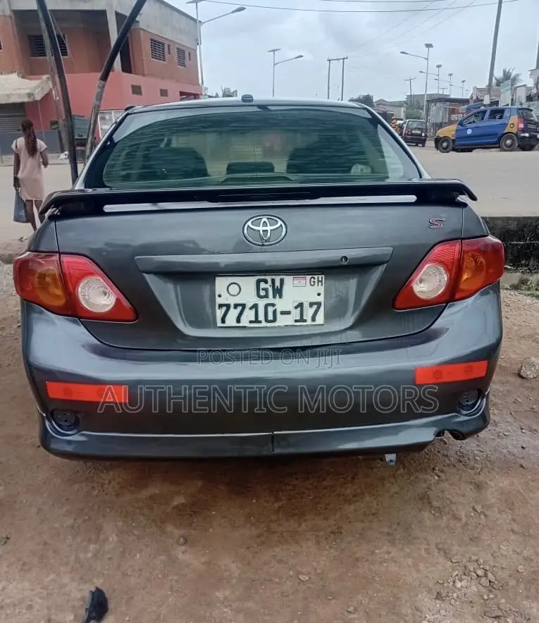 Toyota Corolla 2010 Gray