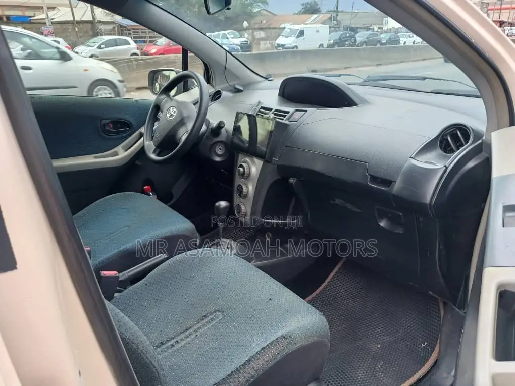 Toyota Vitz 2010 Brown