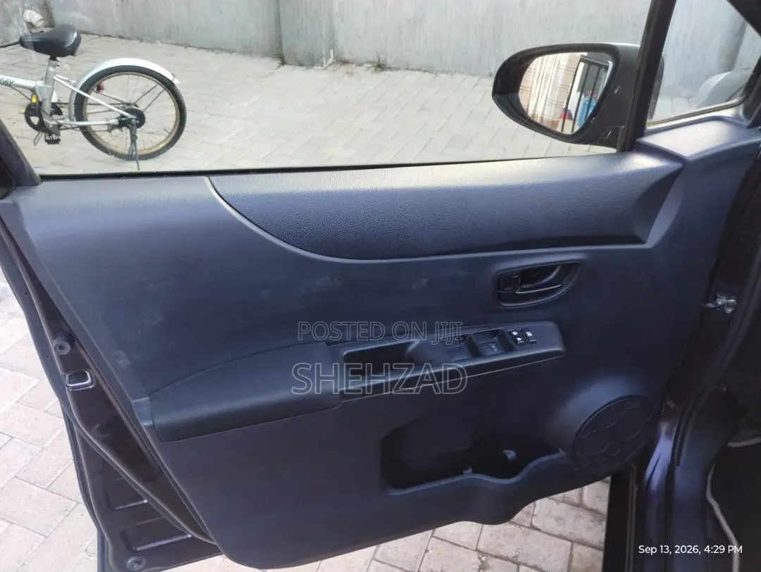 Toyota Vitz 1.3 AWD 5dr 2013 Burgundy