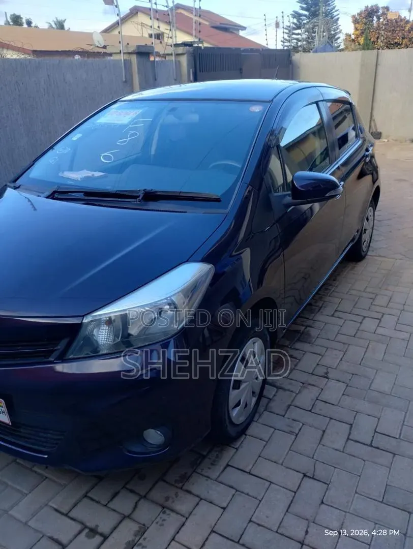 Toyota Vitz 1.3 AWD 5dr 2013 Burgundy