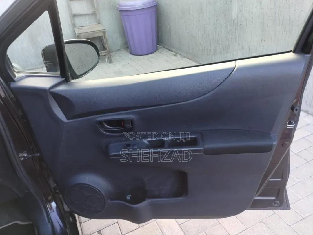 Toyota Vitz 1.3 AWD 5dr 2013 Burgundy