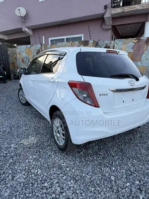 Toyota Vitz 1.5 FWD 3dr 2013 White