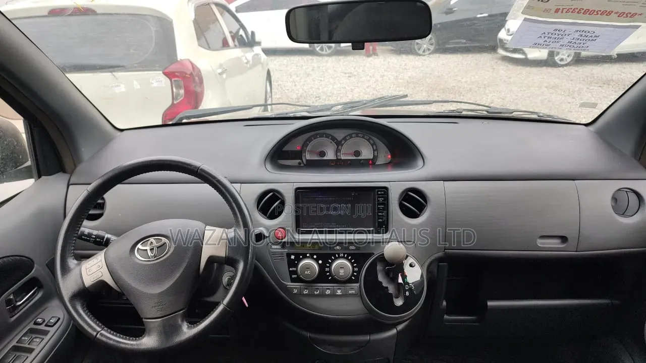Toyota Sienta 1.5 FWD 2014 Black
