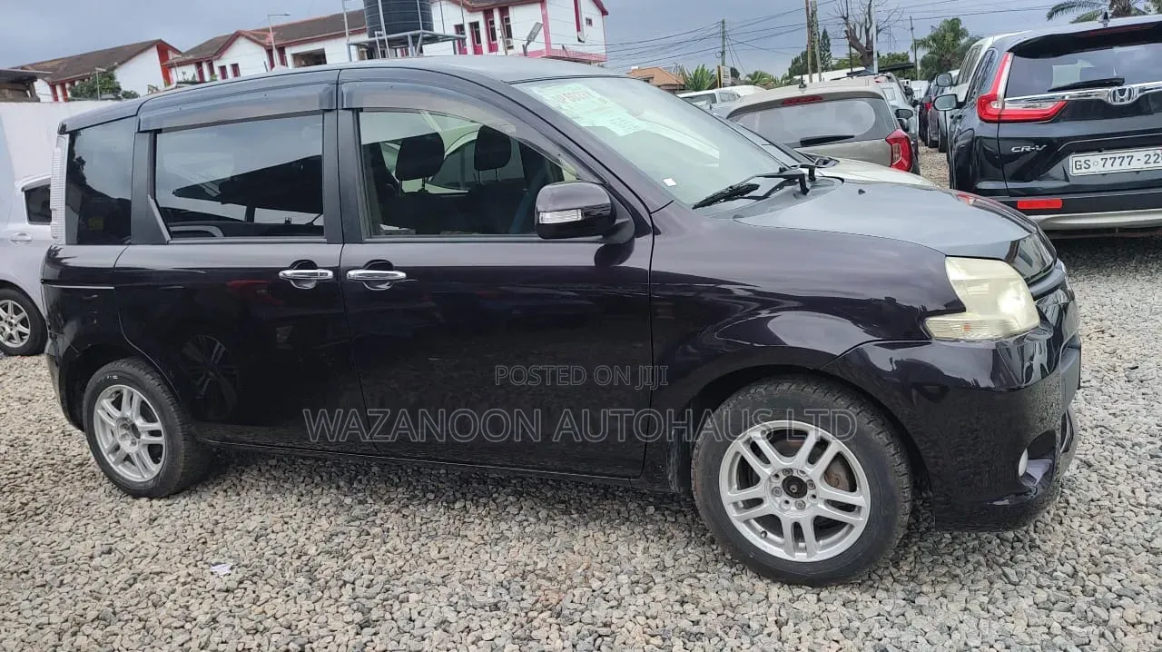 Toyota Sienta 1.5 FWD 2014 Black