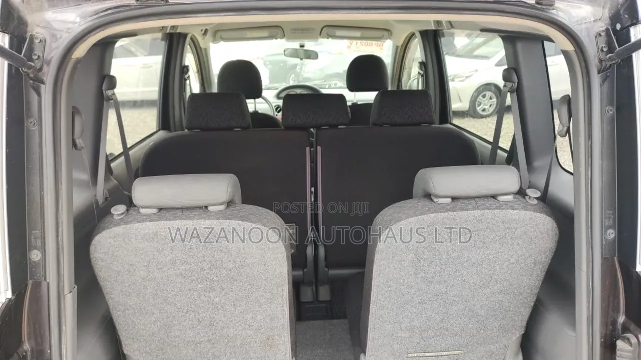 Toyota Sienta 1.5 FWD 2014 Black