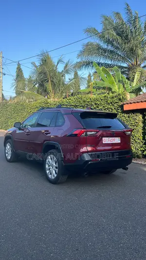 Toyota RAV4 XLE 2025 Red