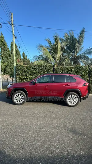 Toyota RAV4 XLE 2025 Red