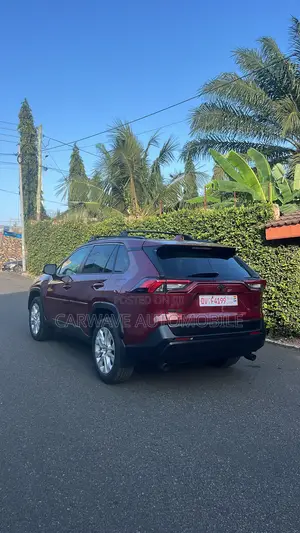 Toyota RAV4 XLE 2025 Red