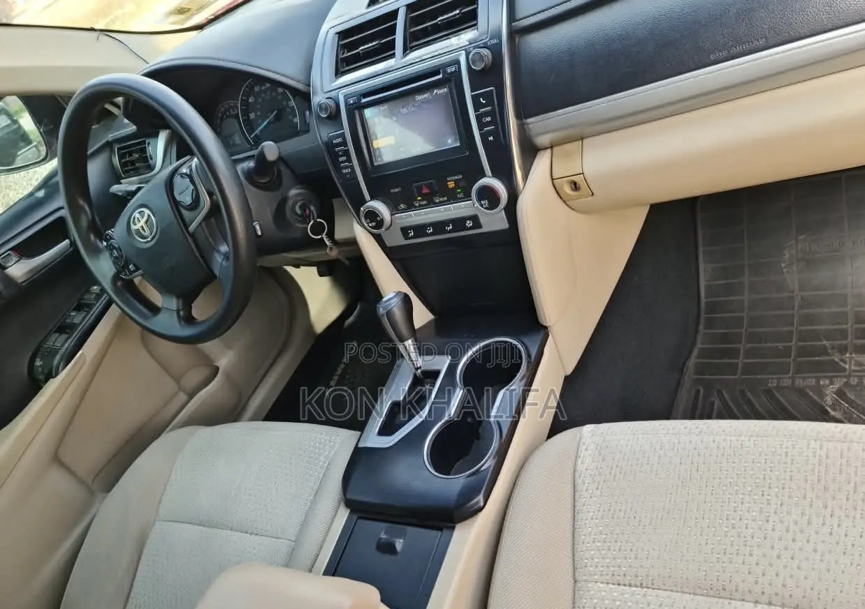 Toyota Camry LE 4dr Sedan (2.5L 4cyl 6A) 2014 Red