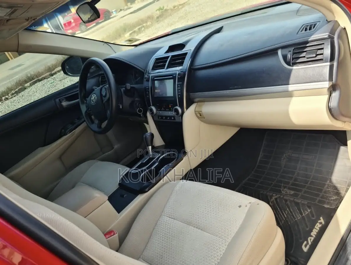 Toyota Camry LE 4dr Sedan (2.5L 4cyl 6A) 2014 Red