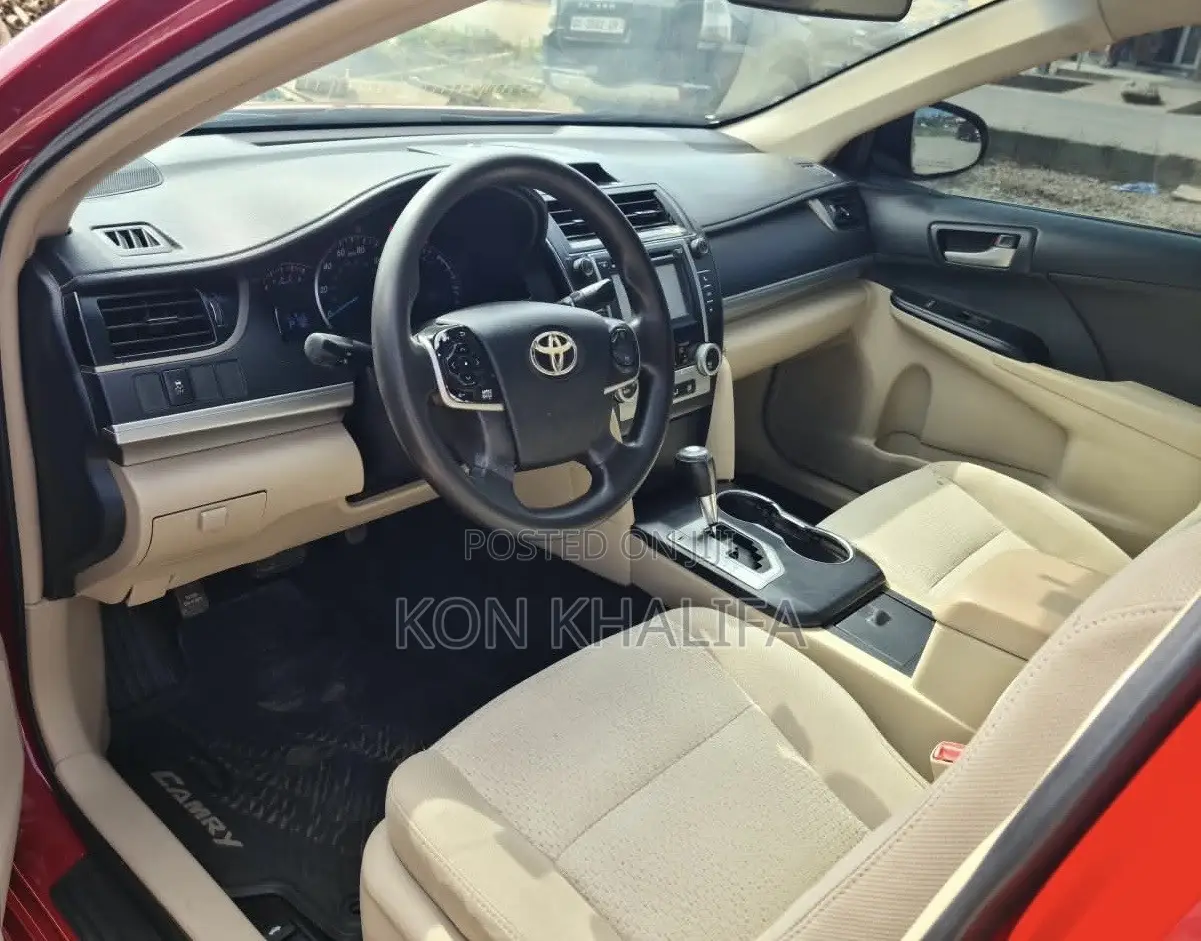 Toyota Camry LE 4dr Sedan (2.5L 4cyl 6A) 2014 Red