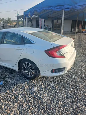 Honda Civic EX 4dr Hatchback (1.5L 4cyl) 2017 White