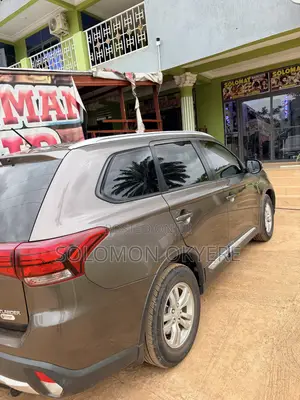 Mitsubishi Outlander ES FWD 2016 Brown