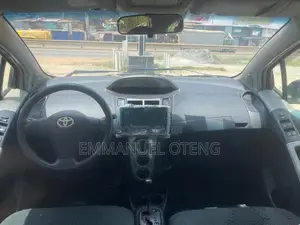Toyota Vitz 2010 Blue