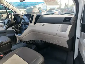 Toyota HiAce 2021 White