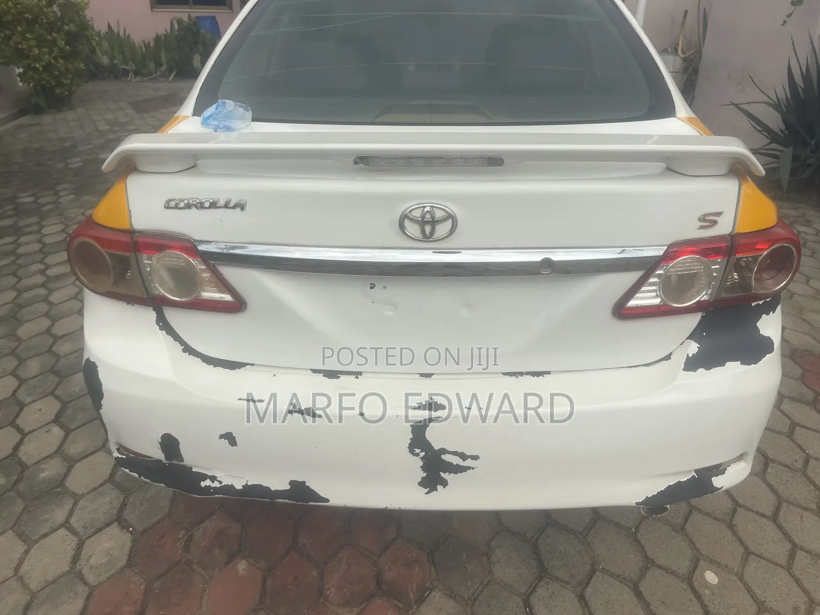 Toyota Corolla LE 4dr Sedan (1.8L 4cyl 4A) 2013 White