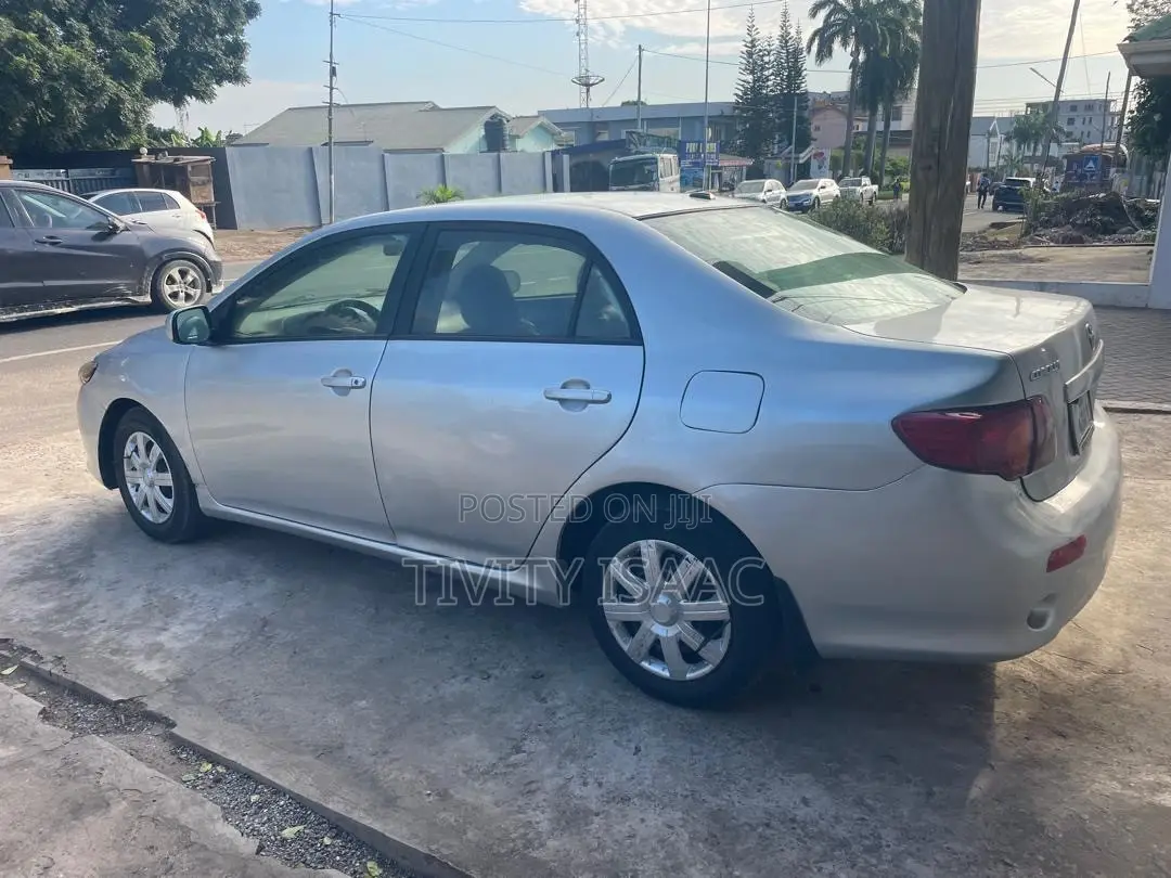 Toyota Corolla LE 4dr Sedan (1.8L 4cyl 4A) 2010 Silver