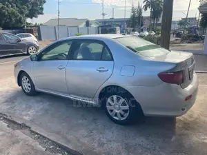 Toyota Corolla LE 4dr Sedan (1.8L 4cyl 4A) 2010 Silver