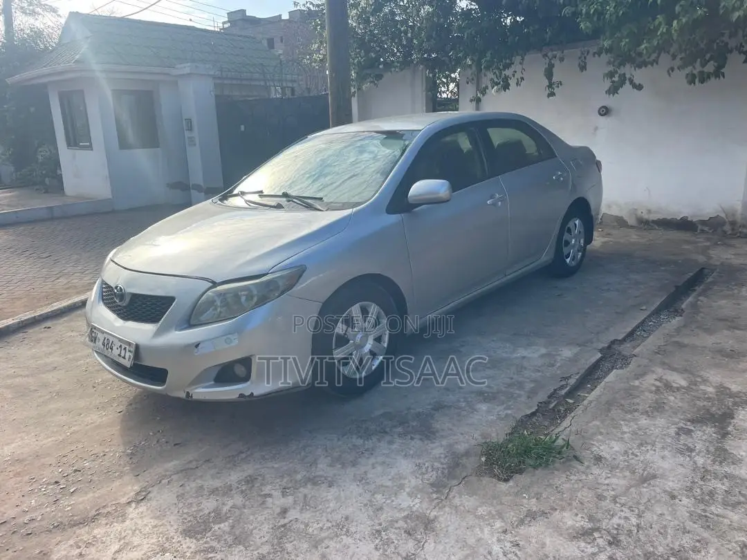 Toyota Corolla LE 4dr Sedan (1.8L 4cyl 4A) 2010 Silver