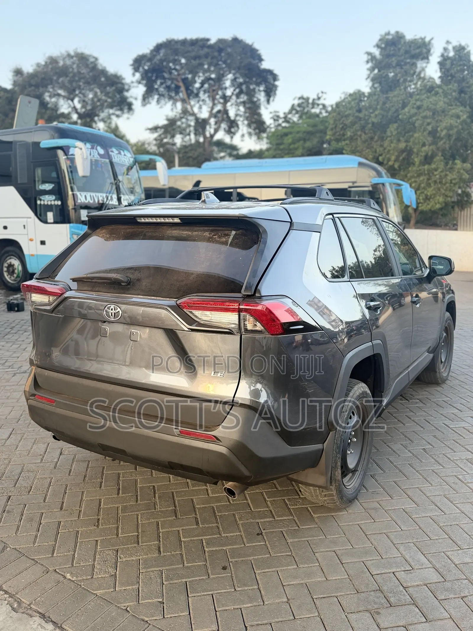 Toyota RAV4 LE AWD 2019 Gray