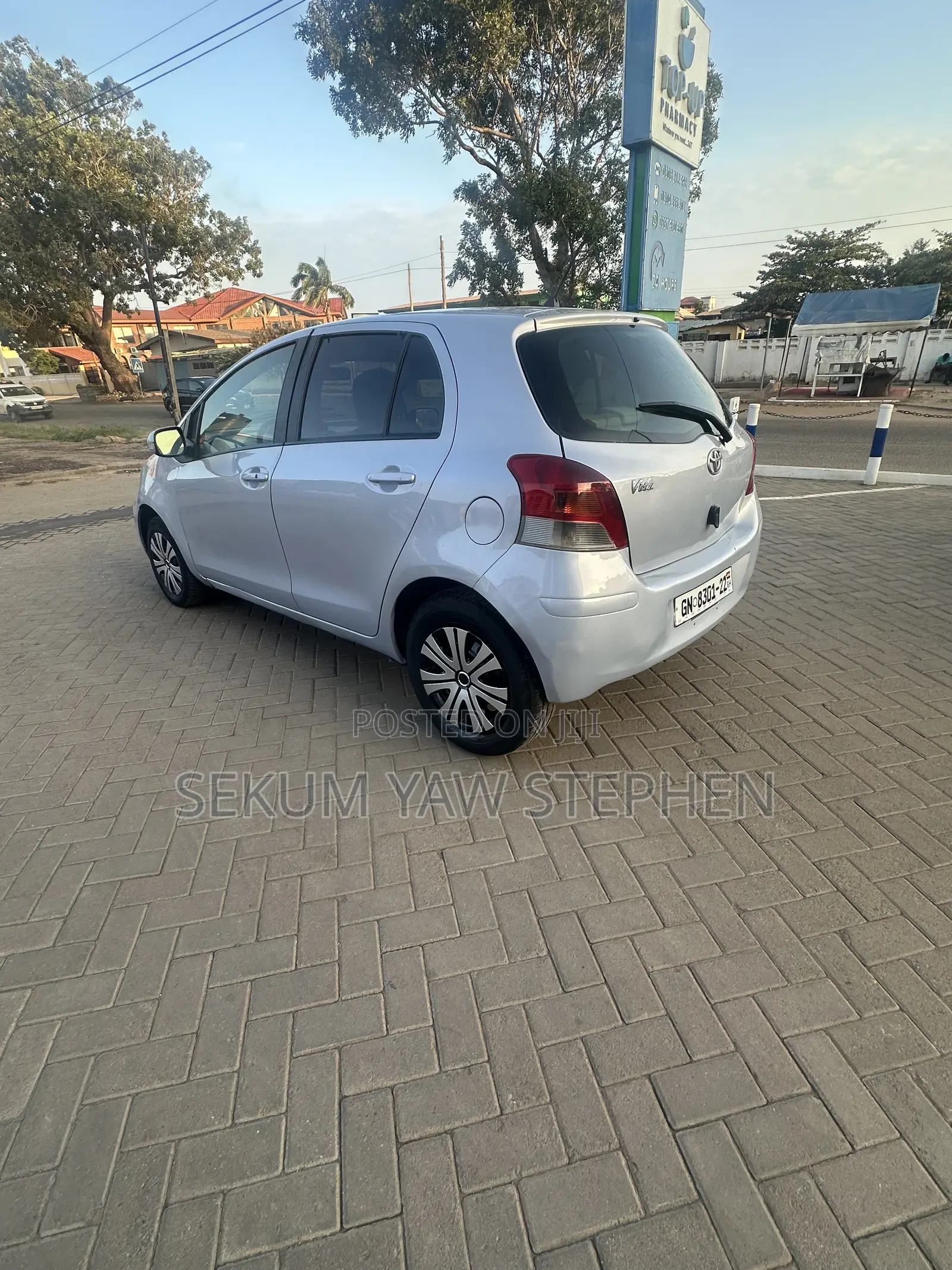 Toyota Vitz 2010 Silver
