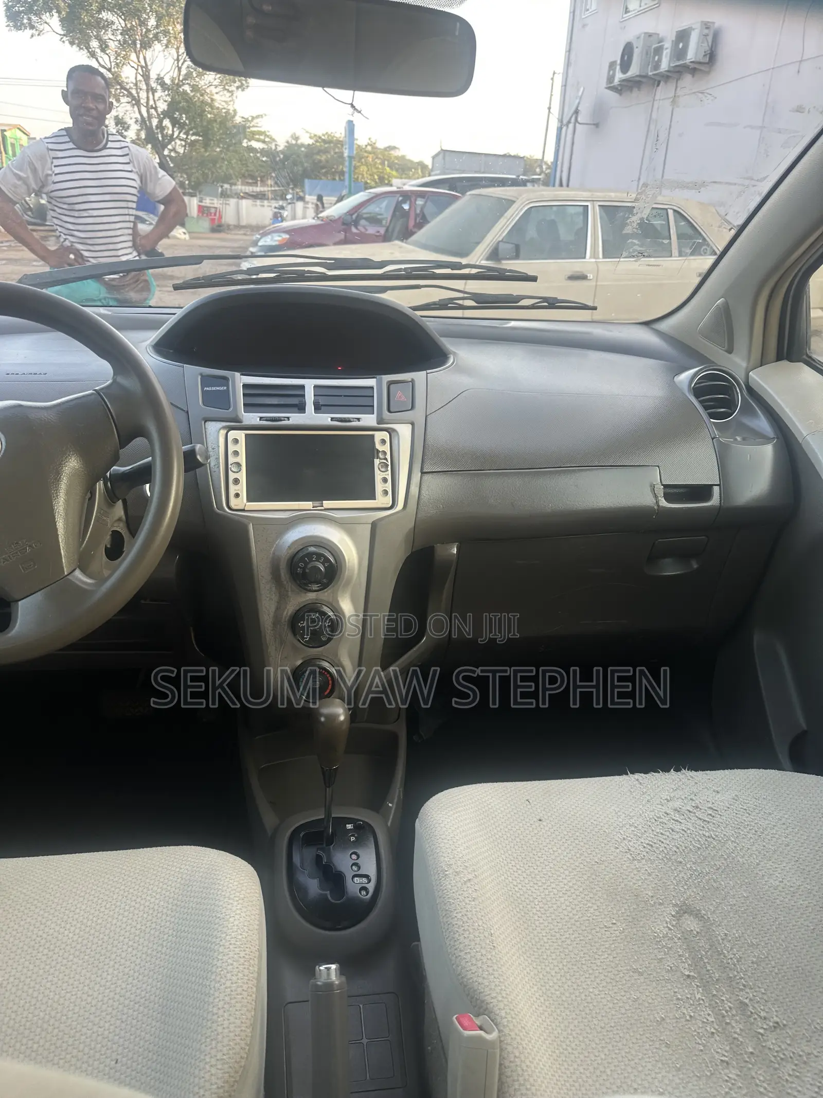Toyota Vitz 2010 Silver