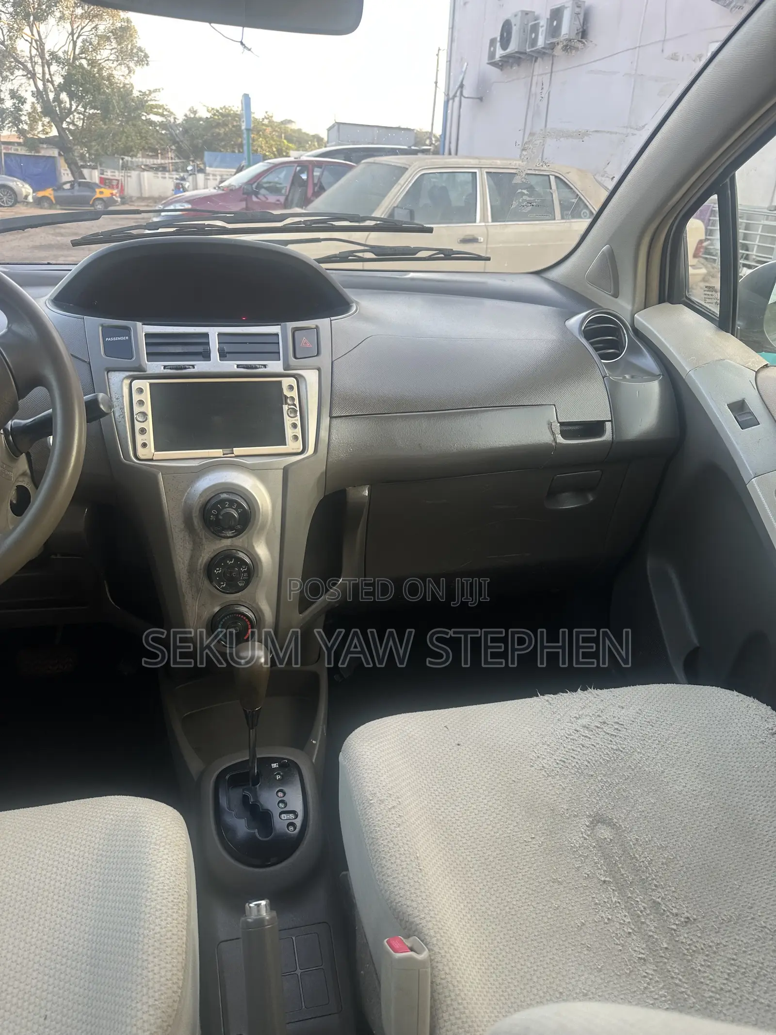 Toyota Vitz 2010 Silver