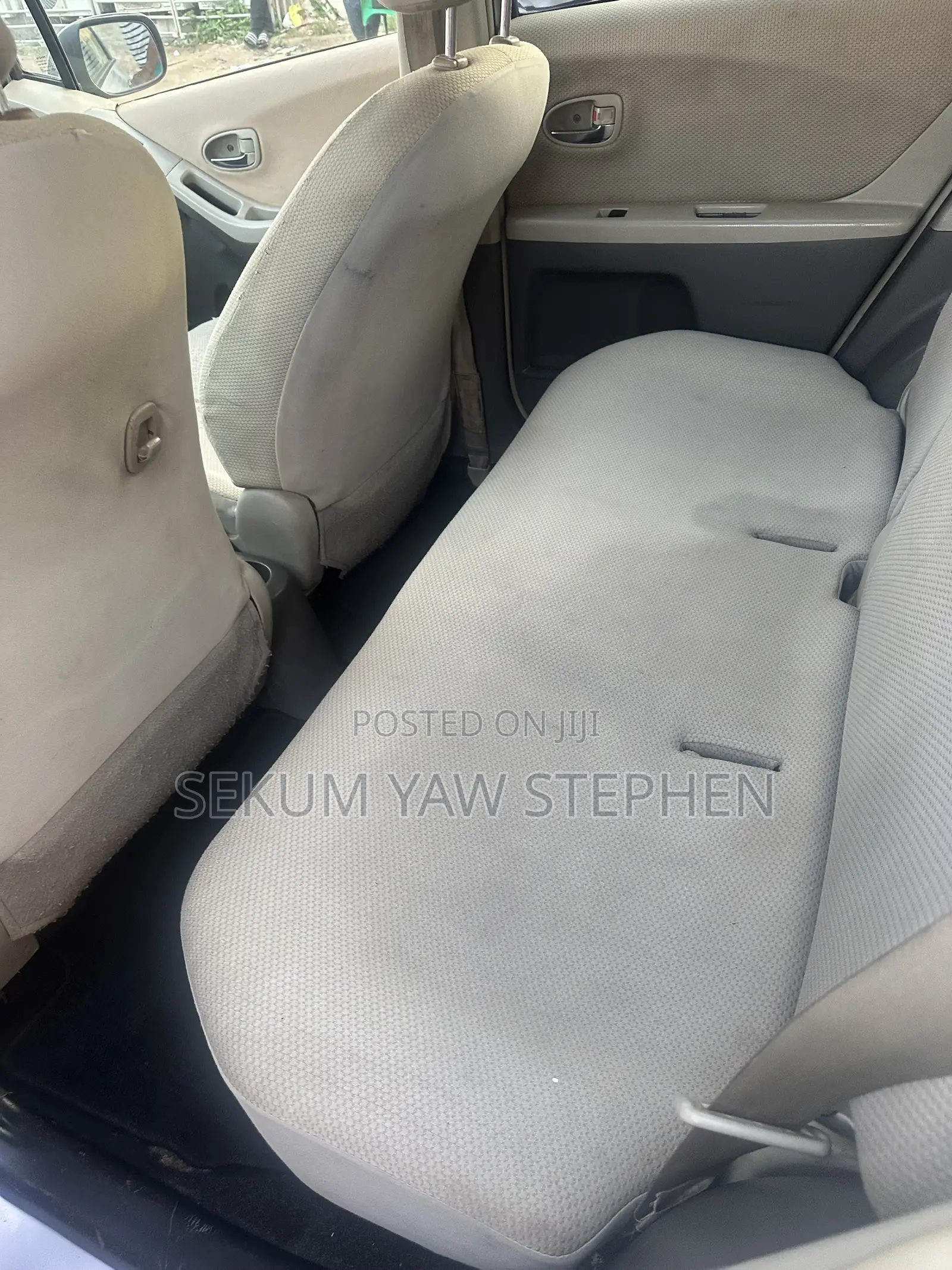 Toyota Vitz 2010 Silver