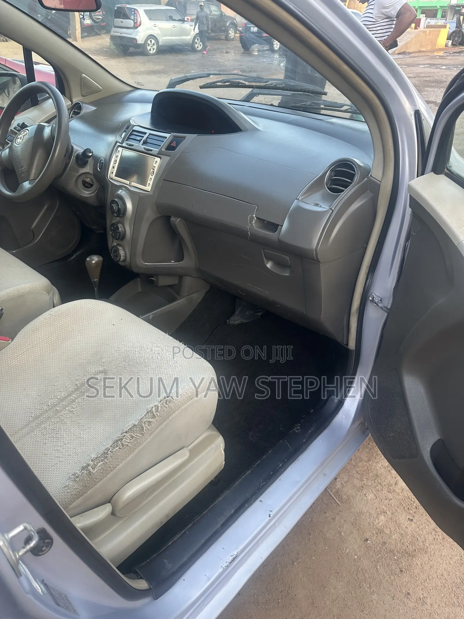 Toyota Vitz 2010 Silver